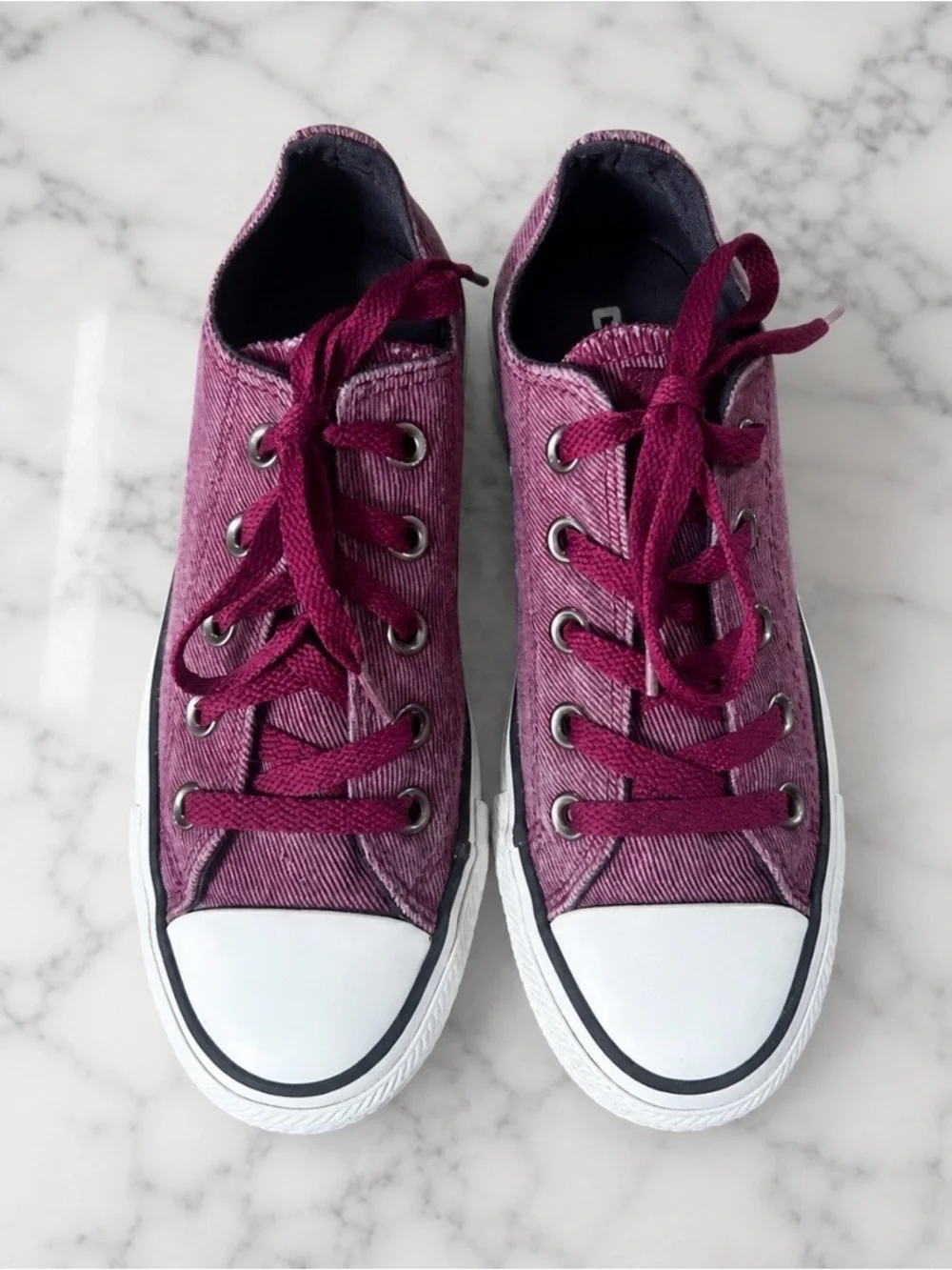 Kids Low-Top converse Sneakers in Plum